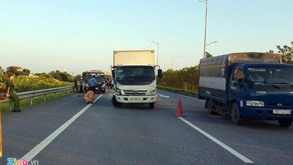 Hiện trường tai nạn trên cao tốc Hà Nội - Thái Nguyên làm một tài xế tử vong, một CSGT trọng thương. - Sputnik Việt Nam