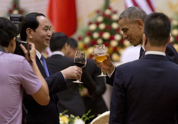 Chủ tịch nước Việt Nam Trần Đại Quang và Tổng thống Mỹ Barack Obama tại Hà Nội - Sputnik Việt Nam