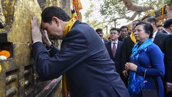 Chủ tịch nước Việt Nam Trần Đại Quang và phu nhân thăm đền Mahabodhi ở Ấn Độ - Sputnik Việt Nam