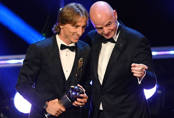 “Cầu thủ xuất sắc nhất của năm” - tiền vệ đội tuyển bóng đá quốc gia Croatia Luka Modric tại lễ trao giải thưởng The Best FIFA Football Awards 2018 - Sputnik Việt Nam