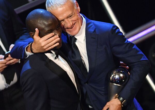 Huấn luyện viên xuất sắc nhất của năm là ông thầy của đội tuyển bóng đá quốc gia Pháp Didier Deschamps trong lễ trao giải thưởng The Best FIFA Football Awards 2018 - Sputnik Việt Nam