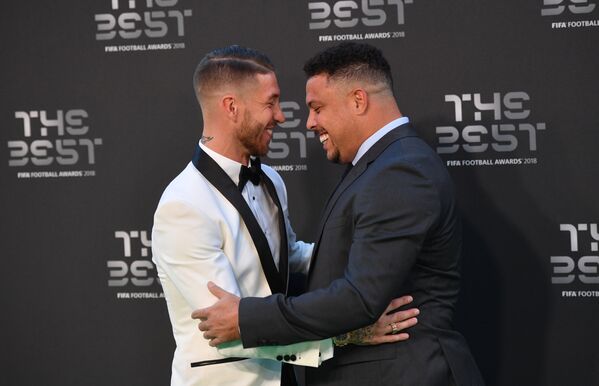 Các cầu thủ bóng đá Ronaldo (phải) và Sergio Ramos trước lễ trao giải thưởng The Best FIFA Football Awards 2018 - Sputnik Việt Nam