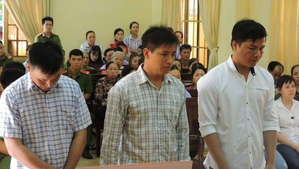 Các bị cáo tại tòa sơ thẩm TP Bà Rịa. - Sputnik Việt Nam