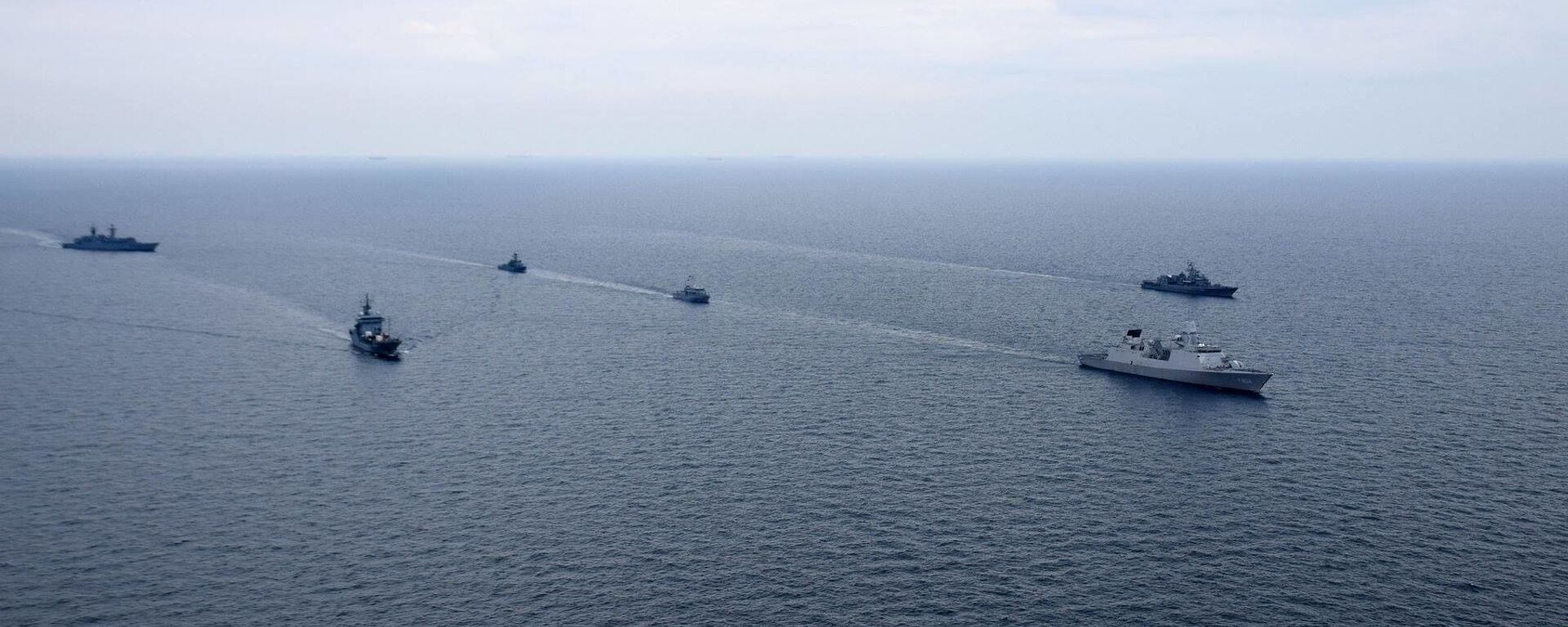 Cuộc tập luyện chung của Hải quân Ukraina và tàu chiến NATO ở Biển Đen - Sputnik Việt Nam, 1920, 14.04.2021