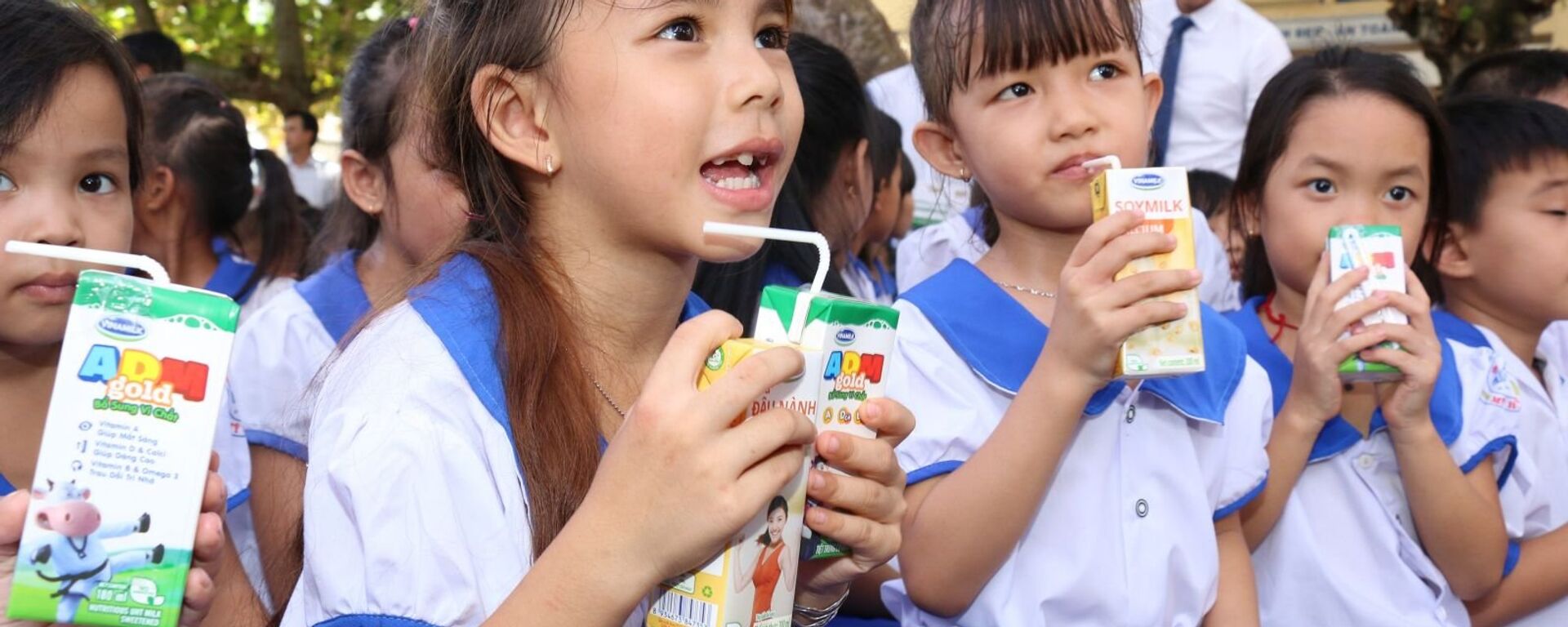 Vinamilk trao 76.500 ly sữa cho trẻ em tỉnh Vĩnh Long - Sputnik Việt Nam, 1920, 18.04.2020