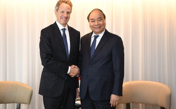 Thủ tướng tiếp ông Timothy Geithner, Chủ tịch Quỹ Đầu tư Warburg Pincus. Thủ tướng tiếp ông Timothy Geithner, Chủ tịch Quỹ Đầu tư Warburg Pincus. - Sputnik Việt Nam