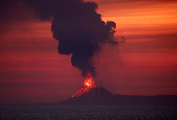 Núi lửa Anak-Krakatau ở Ấn Độ Dương - Sputnik Việt Nam