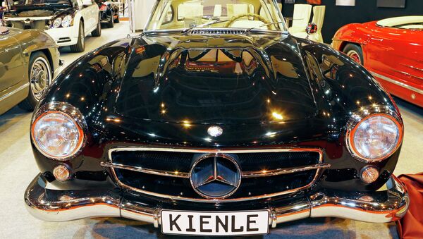 Chiếc Mercedes Benz 300 SL Coupe Gullwing 1956 được trưng bày tại Paris Retromobile motor show - Sputnik Việt Nam