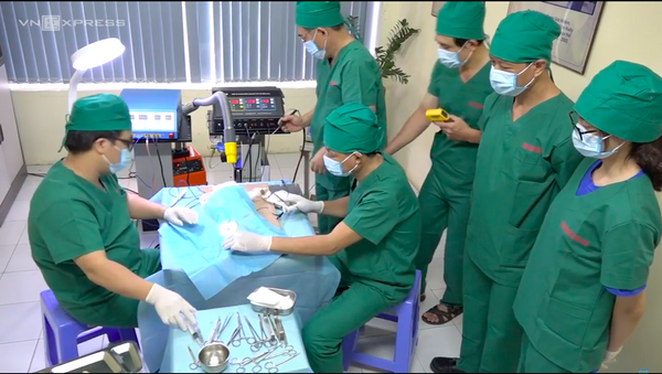 Kĩ sư Việt chế tạo dao mổ cầm máu với chi phí 320 triệu - Sputnik Việt Nam