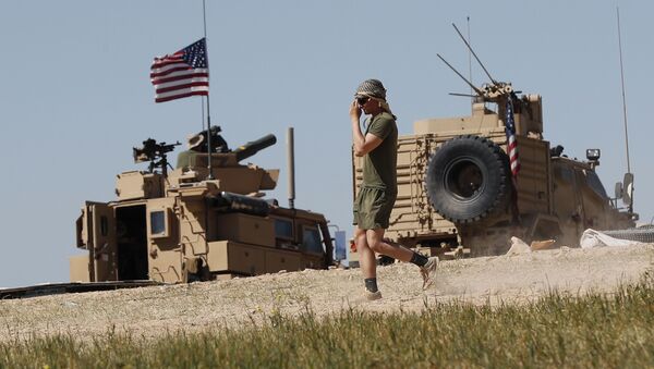 Binh sĩ Mỹ tại trận địa ở thành phố Manbij miền bắc Syria - Sputnik Việt Nam