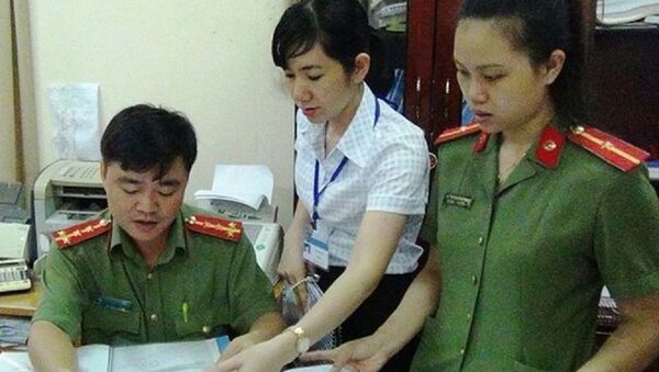 Đoàn đã tiến hành kiểm tra sổ đăng ký văn bản mật ở một số cơ quan tại Bình Phước. - Sputnik Việt Nam