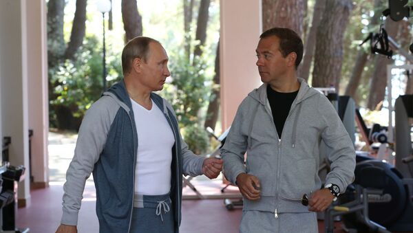 Tổng thống  Vladimir Putin và Thủ tướng Dmitry Medvedev tại Sochi - Sputnik Việt Nam