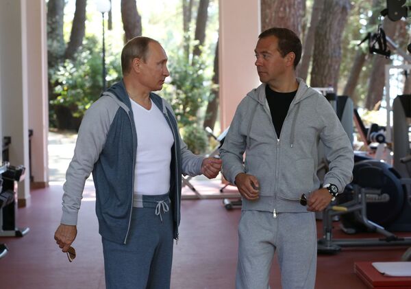 Tổng thống  Vladimir Putin và Thủ tướng Dmitry Medvedev tại Sochi - Sputnik Việt Nam