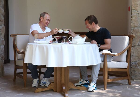 Tổng thống Nga Vladimir Putin và Thủ tướng Nga Dmitry Medvedev tại Sochi - Sputnik Việt Nam