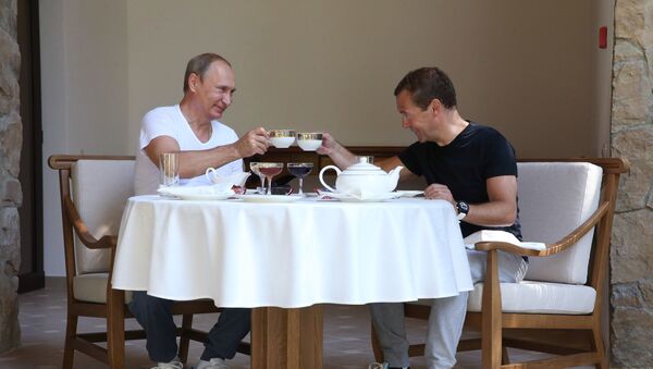 Tổng thống Nga Vladimir Putin và Thủ tướng Nga Dmitry Medvedev tại Sochi - Sputnik Việt Nam