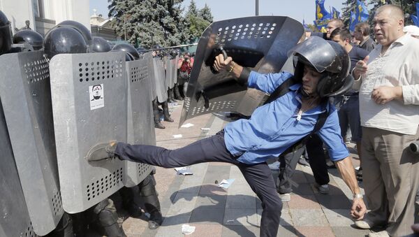 Người biểu tình Kiev tấn công Quốc hội - Sputnik Việt Nam