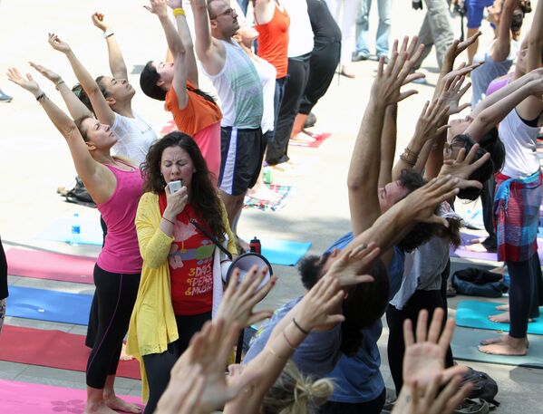Giờ học Yoga tại quảng trường Taksim, Istanbul, Thổ Nhĩ Kỳ - Sputnik Việt Nam