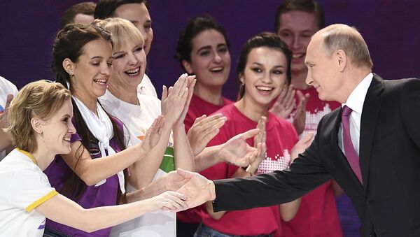 Tổng thống Vladimir Putin tại Lễ trao giải “Tình nguyện Nga -2017” tại Cung thể thao Megasport ở Moskva - Sputnik Việt Nam