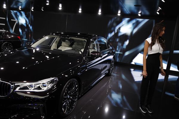 Giới thiệu xe BMW 7 tại lễ khai mạc triển lãm ô tô quốc tế Paris Motor Show - Sputnik Việt Nam