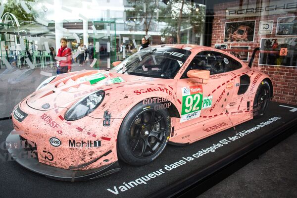 Giới thiệu mẫu xe Porsche tại lễ khai mạc triển lãm ô tô quốc tế Paris Motor Show - Sputnik Việt Nam