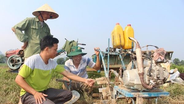 Chiếc máy cày đất tự chế của anh Phan Bá Toàn ở thôn 2 , Đức Sơn, Anh Sơn. - Sputnik Việt Nam