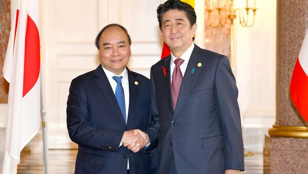 Thủ tướng Nhật Bản Shinzo Abe đón Thủ tướng Nguyễn Xuân Phúc  - Sputnik Việt Nam