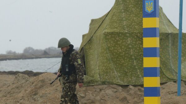 Lính biên phòng Ukraina trên biên giới  Ukraina - Nga khu vực biển Azov - Sputnik Việt Nam