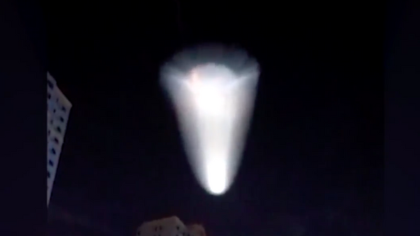 Ở Trung Quốc nhìn thấy một vật thể sáng tương tự như UFO - Sputnik Việt Nam