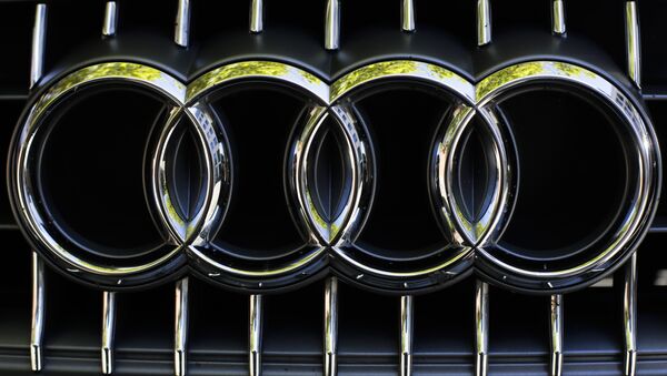 The sign of German car company Audi photographed at the front of a car in Berlin, Germany, Monday, Sept. 28, 2015. - Sputnik Việt Nam