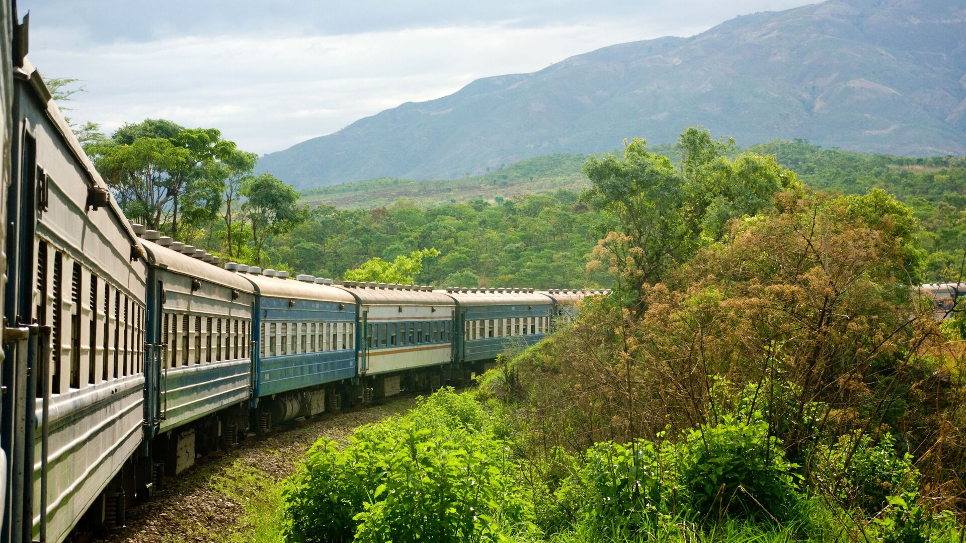 Tuyến đường sắt Tazara nối Tanzania và Zambia trên lục địa châu Phi - Sputnik Việt Nam, 1920, 22.02.2022