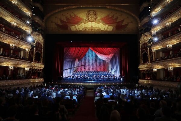 Tiết mục của dàn nhạc tại buổi hòa nhạc kỷ niệm 90 năm ngày thành lập Đoàn ca múa nhạc Quân đội Nga mang tên A. Alexandrov tại Nhà hát Bolshoi - Sputnik Việt Nam
