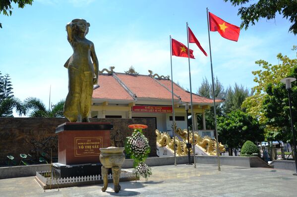 Công viên, tượng đài và đền thờ nữ anh hùng liệt sĩ Võ Thị Sáu - Sputnik Việt Nam