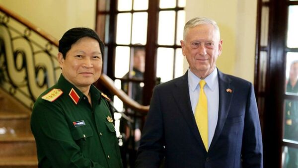 Bộ trưởng Quốc phòng Ngô Xuân Lịch tiếp Bộ trưởng Quốc phòng Mỹ James Mattis sáng 17.10 tại TP.HCM - Sputnik Việt Nam