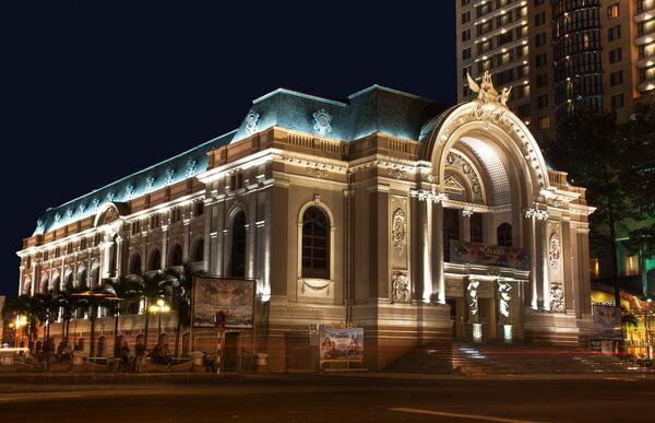 Cuối thế kỷ 19 người Pháp đã tiến hành xây dựng Nhà hát Opera Sài Gòn mang đậm phong thái kiến trúc flamboyant thời Đệ tam Cộng hòa. Cuối thế kỷ 19 người Pháp đã tiến hành xây dựng Nhà hát Opera Sài Gòn mang đậm phong thái kiến trúc flamboyant thời Đệ tam Cộng hòa. - Sputnik Việt Nam