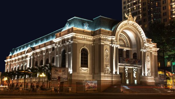 Cuối thế kỷ 19 người Pháp đã tiến hành xây dựng Nhà hát Opera Sài Gòn mang đậm phong thái kiến trúc flamboyant thời Đệ tam Cộng hòa. - Sputnik Việt Nam