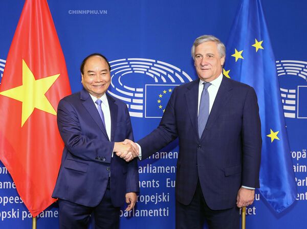 Đại sứ Việt Nam tại EU: “EVFTA có thể được phê chuẩn vào cuối năm nay” Đại sứ Việt Nam tại EU: “EVFTA có thể được phê chuẩn vào cuối năm nay” - Sputnik Việt Nam