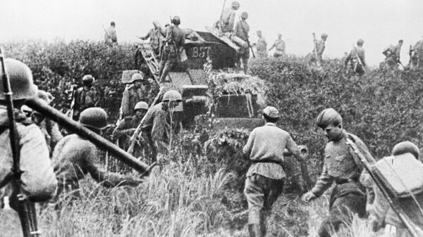 Quân đội Liên Xô vượt qua biên giới Mãn Châu trong Thế chiến II - Sputnik Việt Nam