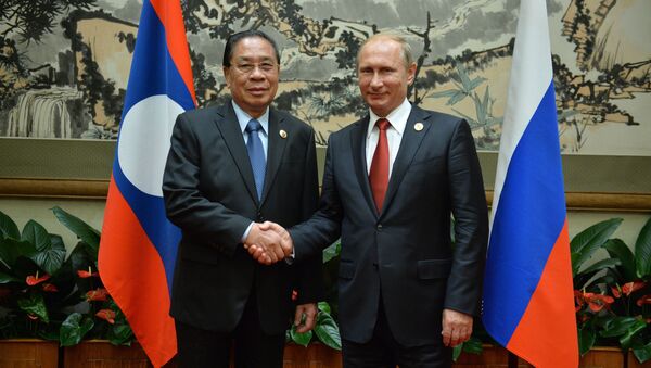 Vladimir Putin và Chủ tịch Lào Choummaly Sayasone - Sputnik Việt Nam