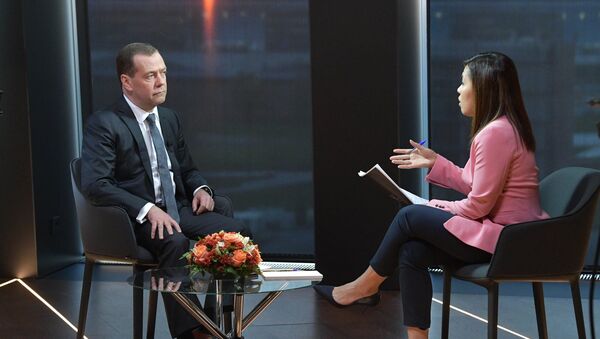 Thủ tướng Nga Dmitry Medvedev tại cuộc phỏng vấn với kênh truyền hình Euronews - Sputnik Việt Nam