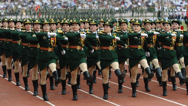 Phụ nữ Việt Nam tham gia cuộc diễu hành quân sự tại Điện Biên Phủ - Sputnik Việt Nam