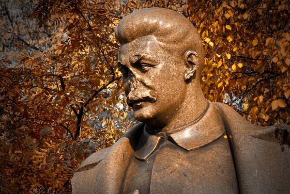 Đài tưởng niệm Yosif Stalin tại công viên Nghệ thuật Museon ở Moskva. - Sputnik Việt Nam