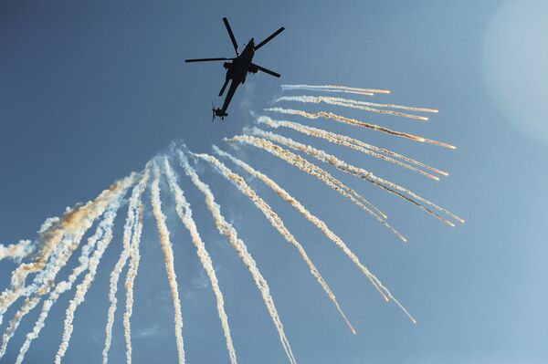 Chuyến bay trình diễn của  máy bay trực thăng tấn công Mi-28N “Thợ săn đêm” - Sputnik Việt Nam
