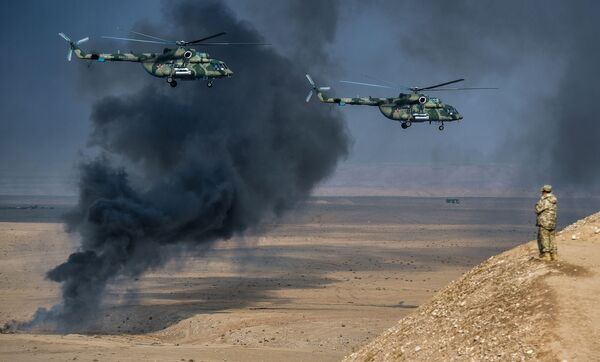 Máy bay trực thăng vận tải-chiến đấu Mi-8 AMTSh Terminator tại cuộc tập trận của CSTO ở Tajikistan. - Sputnik Việt Nam