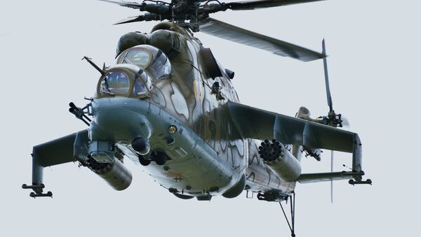 Máy bay trực thăng Mi-24 - trên thao trường quân sự Chebarkulskiy (Nam Ural).  - Sputnik Việt Nam
