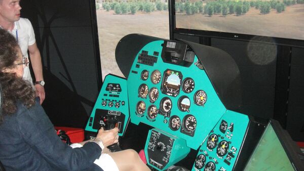 Giới thiệu tổ hợp mô phỏng huấn luyện phi công máy bay trực thăng tấn công Mi-24 - Sputnik Việt Nam