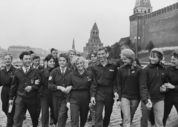 Thanh niên của thủ đô tại Quảng trường Đỏ, 1963 - Sputnik Việt Nam