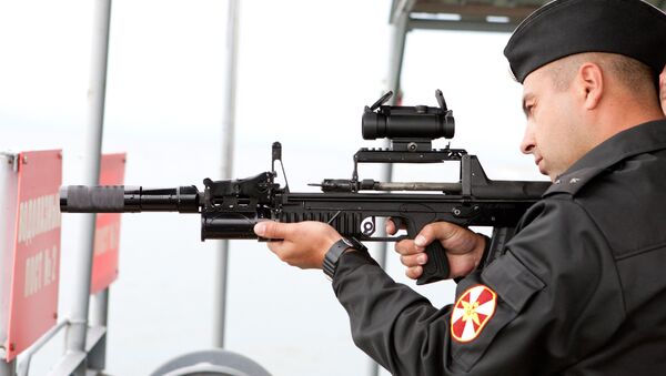 Một quân nhân tiến hànhthử nghiệm dưới nước nguyên mẫu vũ khí đặc biệt dành cho thợ lặn - súng ADS(súng trường tấn công nhiều môi trường). - Sputnik Việt Nam