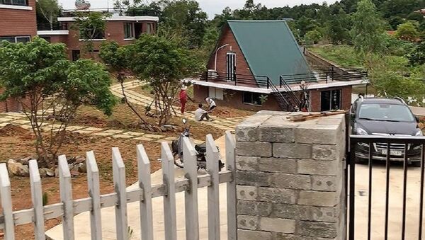 Những căn biệt thự, khu nghỉ dưỡng đang được hoàn thiện tại thôn Lâm Trường, xã Minh Phú, huyện Sóc Sơn - Sputnik Việt Nam