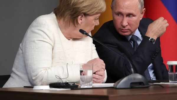 Thủ tướng Đức Angela Merkel và Tổng thống Nga Vladimir Putin - Sputnik Việt Nam