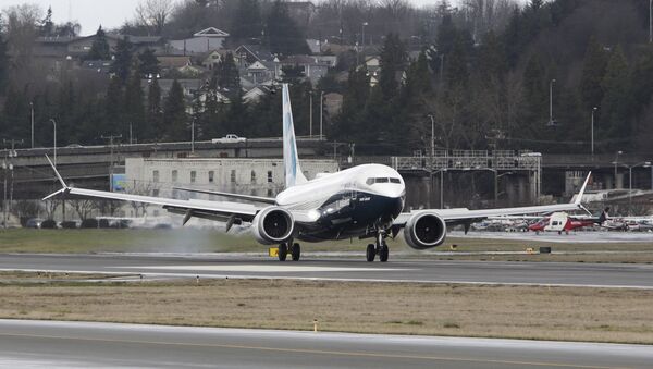 Chiếc máy bay Boeing 737 MAX trở về từ chuyến bay thử nghiệm tại Boeing Field ở Seattle, Washington - Sputnik Việt Nam
